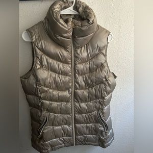 Calvin Klein Women’s Size M Silver Metallic Puffer Vest